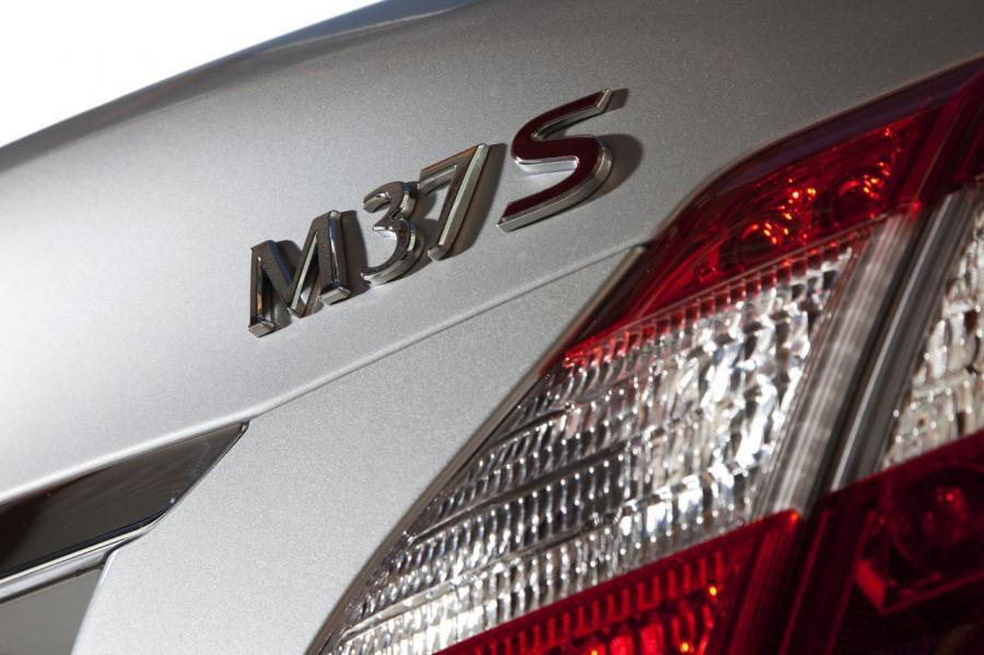  Infiniti M37 S 2011 года  (фото 23 из 33)